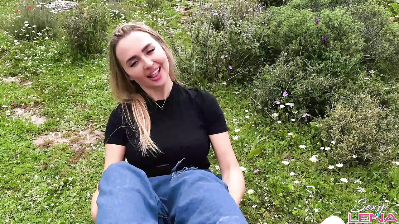 Greek Mountain Footjob Mit Verschwitzten Nylonfüßen - Outdoor Creampie Auf Meinen Sohlen