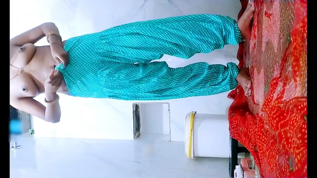 sexy young college girl in bathroom. Chut ki pyash ungi se bujhati Hui
