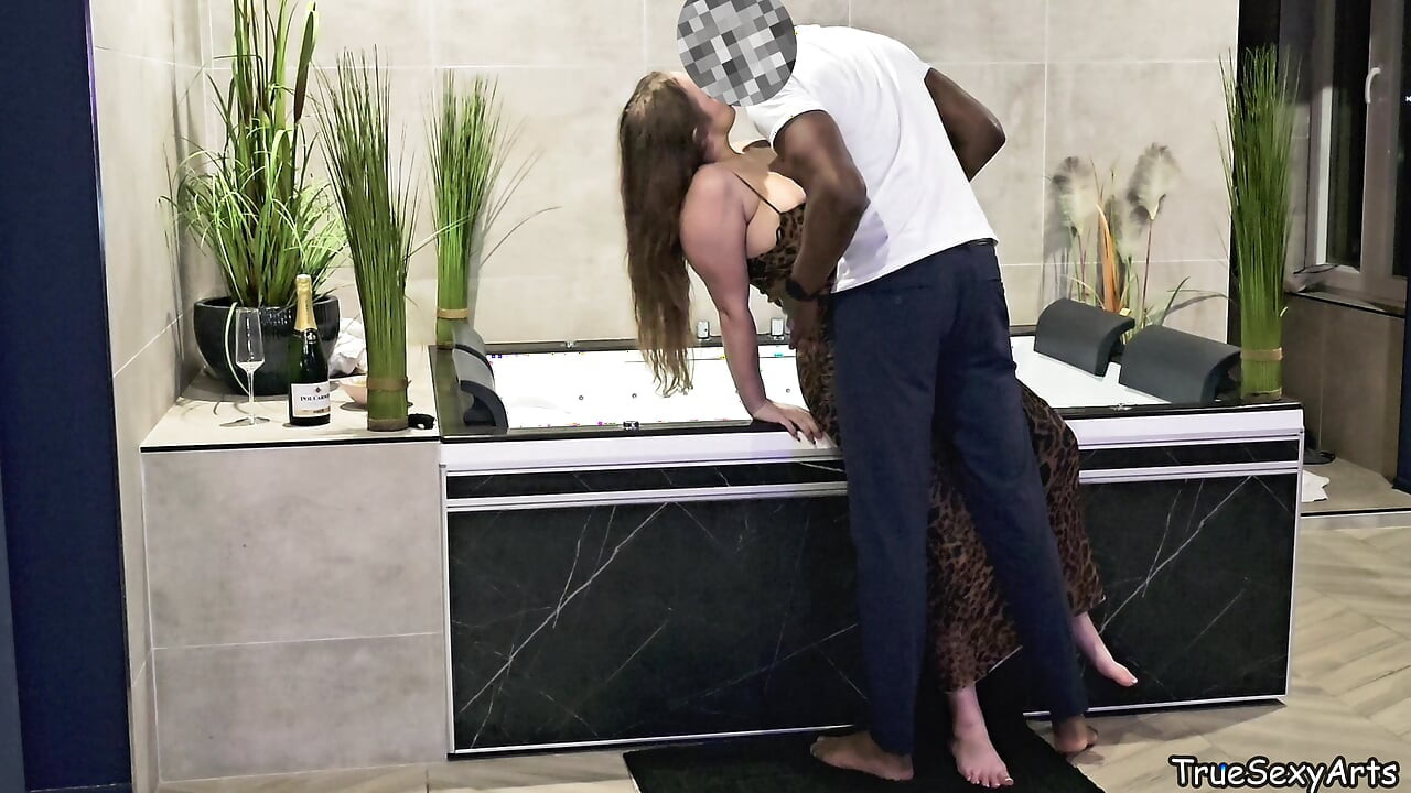 Jacuzzi Suprise for a Hot Voluptuous Brunette - Amber Bloom 4K