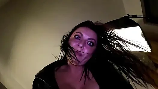 Соблазнение верблюжьей лапкой, капюшон Velvet и грязная мастурбация с танцами