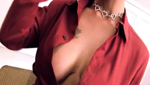 Adegan nakal lesbian di kantor - 1_lesbian pasangan tante bahenol saling ngentot pantat mereka pakai dildo di kantor