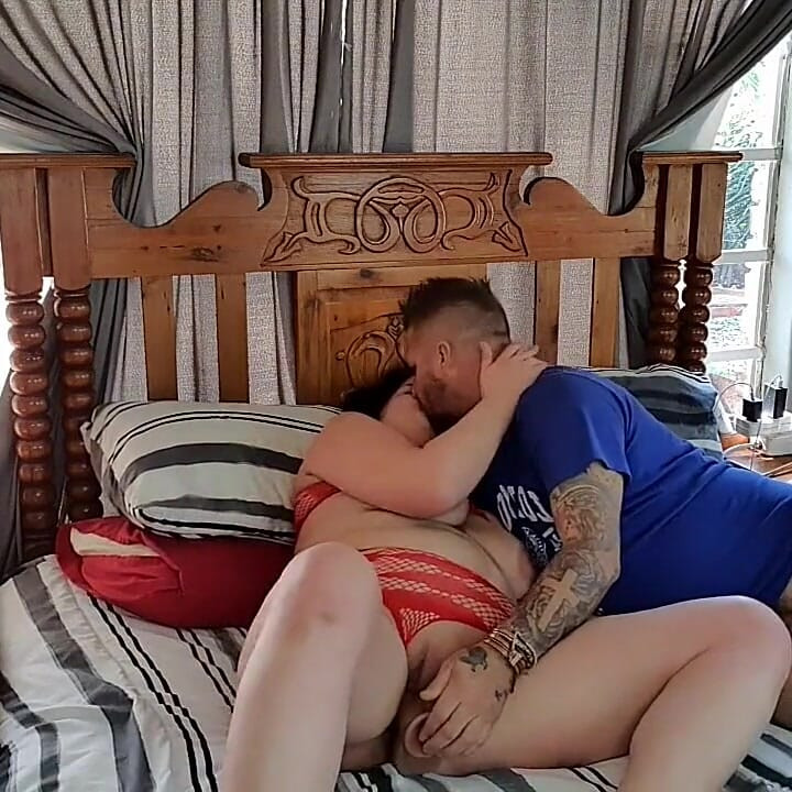 Husband Came Home to Wet Pussy and Deep Throat