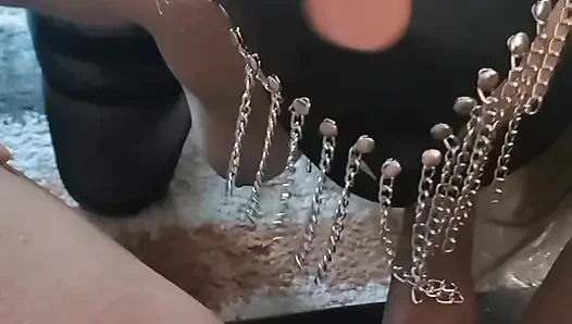 Maskeli itaatkar, ön bölüm 1