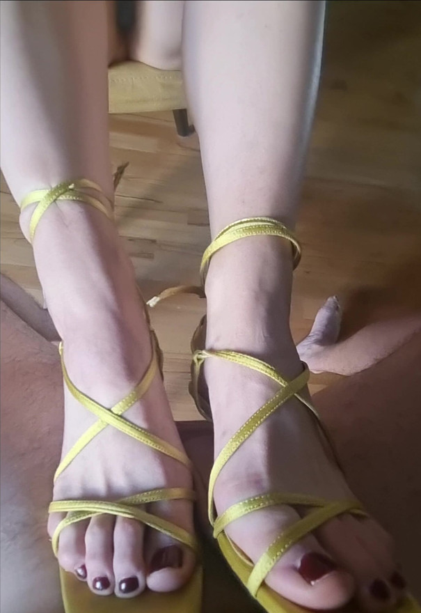 풋잡을 짓밟는 하이힐 자지