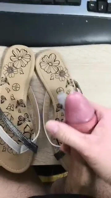 Cum on her Sandals again