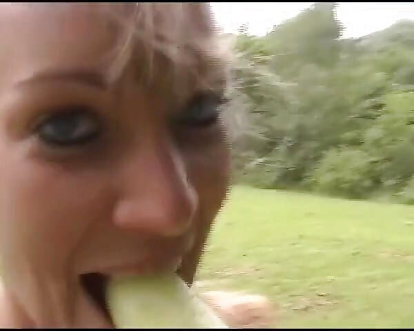 Esta es una nena alemana culona a la que le gusta que le follen el culo