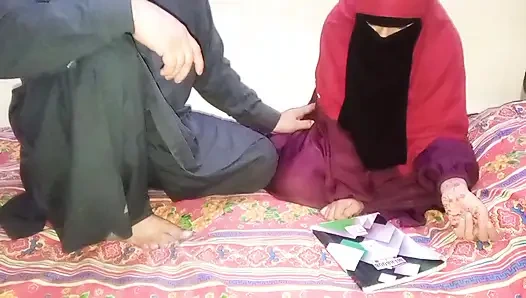 Gadis muslim berhijab sama guru kuliah di kamar