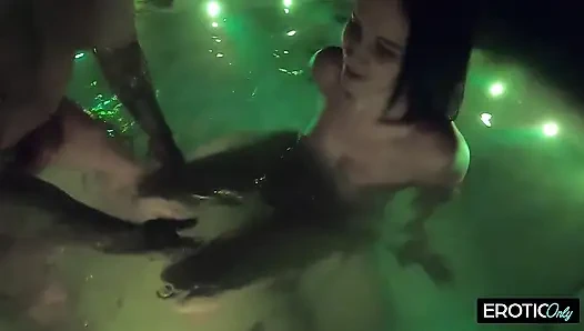He Squirts Into Her Pussy Hole in the Pool