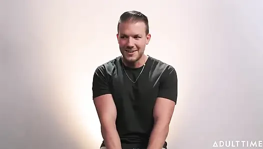 Codey steele hat den Mormonismus für Porno und Vergnügen abgerutscht! | Pornostar-Interview | Erwachsenenzeit