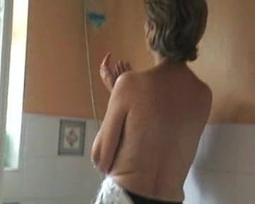 Sara - In the Bath