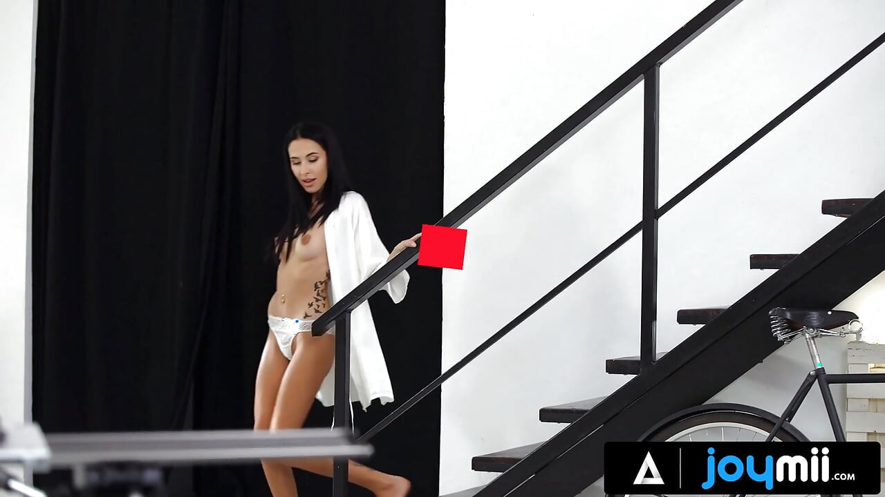 JOYMII - Safada Alyssa Bounty leva pau enorme no fundo da bunda dela