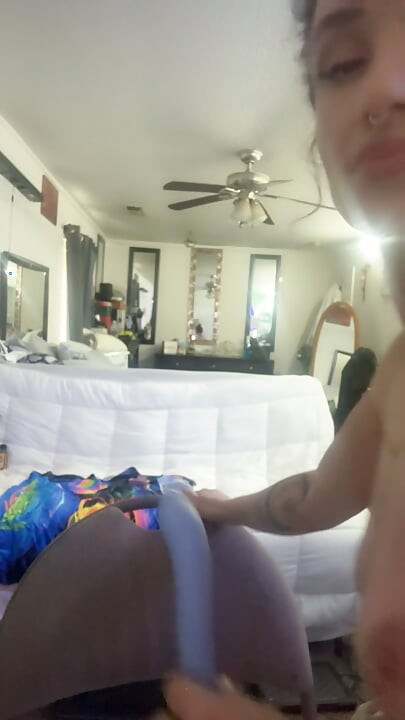 Mizuki membayar dengan dildo buat kali pertamanya
