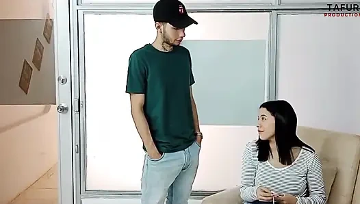 Я обнаруживаю, что моя мачеха мастурбирует, и она делает мне богатый минет, прямой кримпай в ее горло, полная история