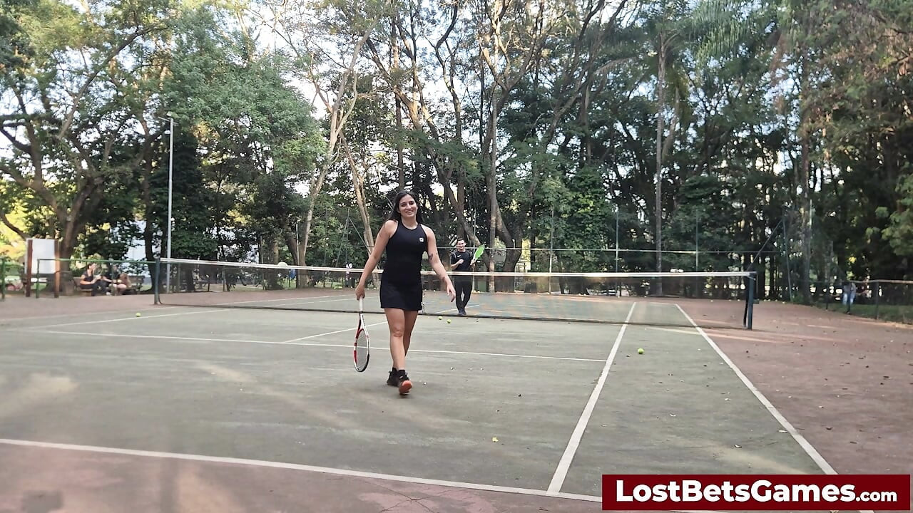Rafaela and Igor are taking their Strip Tennis match outside