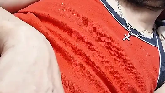 Индийский паренек-модель дрочит длинный дик