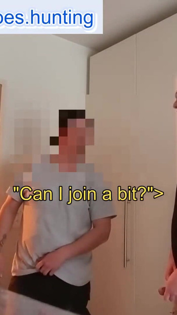 直管工来修理我的水槽，发现我在撸管 - 我们最后互相吮吸 | 短片 1