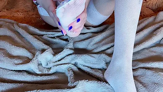 Соблазни тебя моими ногами и трахни себя