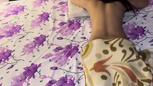 PAKISTANI SALMA KO JIJA NE APNE ROOM PEL DIA FULL STORY KE SATH HINDI SEX