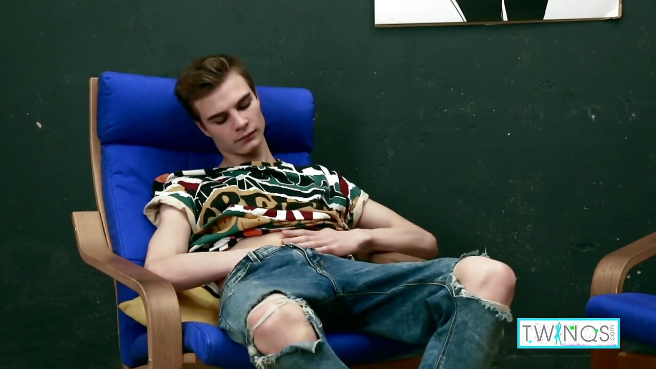Hot Boy Lucas Fills His Hole With A Wide Toy While Wanking!