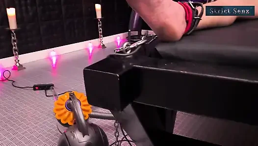 Lady medea dientot habis-habisan sama besar pria kulit hitam di toketnya