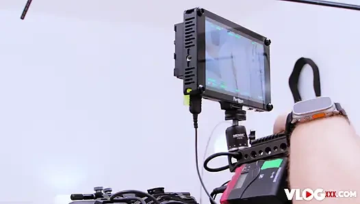 Возбужденная красотка Нелли Кент участвует в чувственном трахе