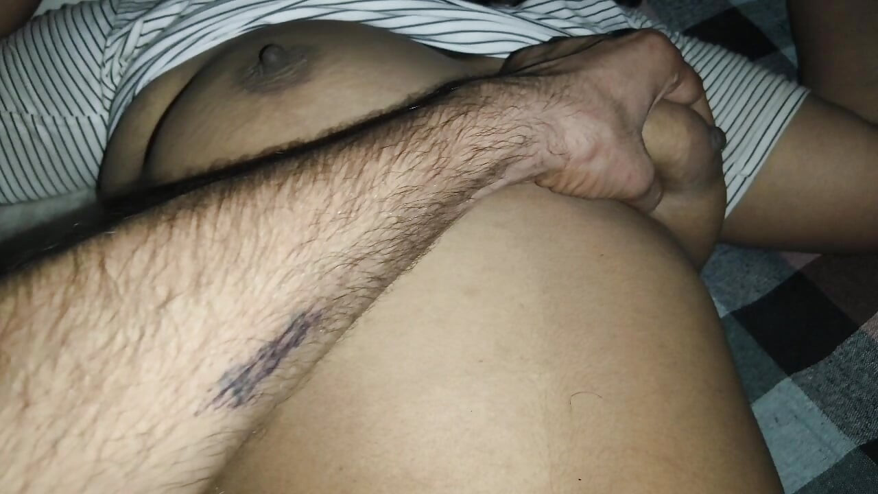 Me apne kamre me so rahi thi  mere sotele bhai ne  meri chut me apna land Pravesh kar diya