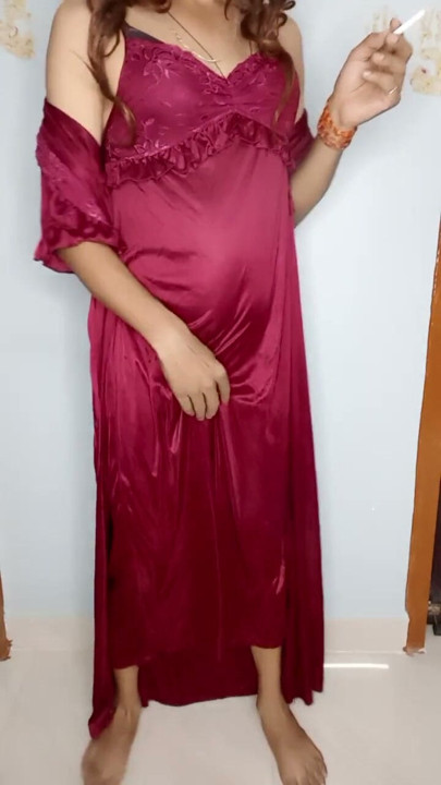 Meri mummy ne kal raat me isi satin nighty ko pahan ke apni chut ki ras chatai | Clip 2