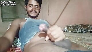 Chico indio del pueblo masturbándose y mostrando su gran polla
