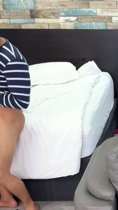 Infidelă țâțoasă! Îl lasă pe cumnatul ei să o fută după ce a făcut sex cu iubitul ei pe canapea! | Clip 3