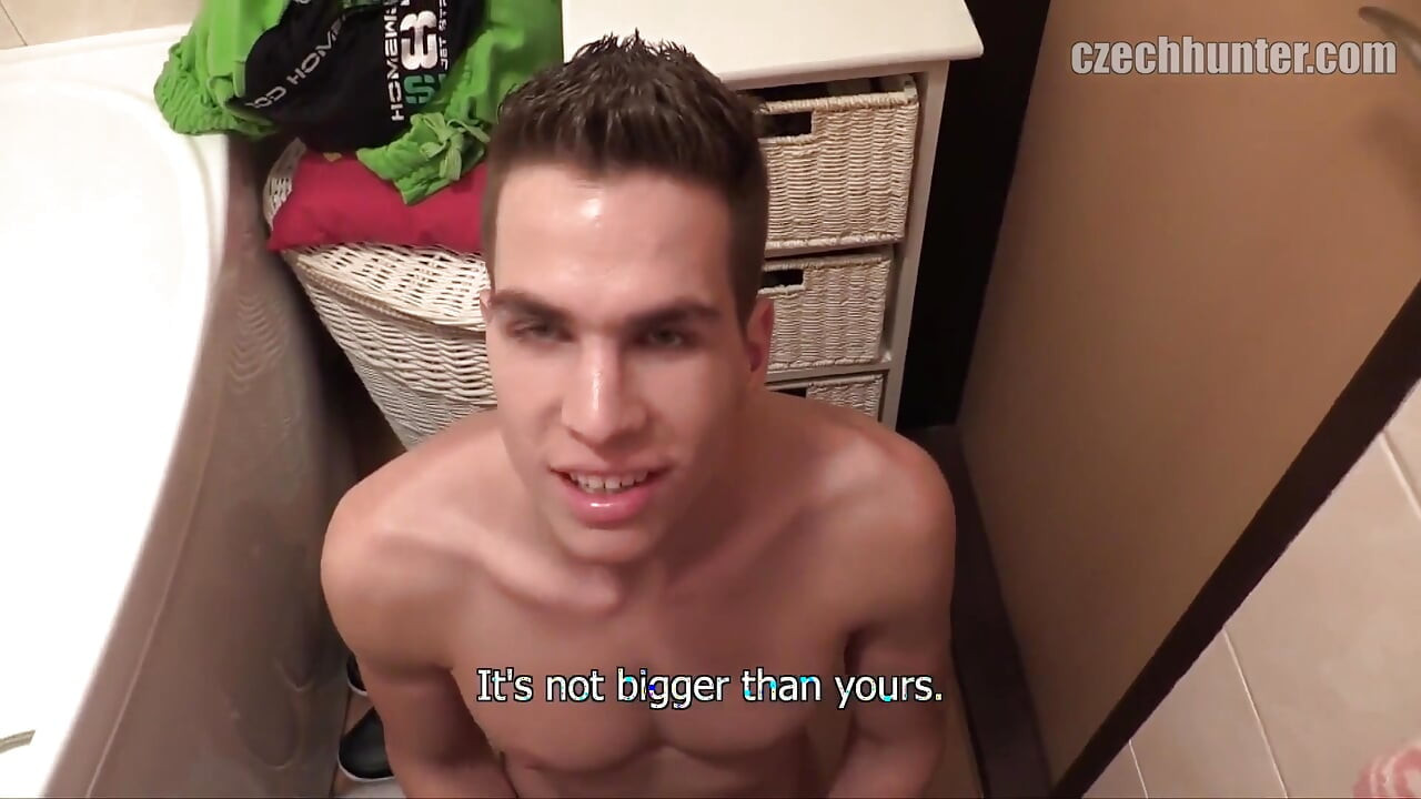 Czech Hunter - Tall Teen Sprayers Bathr'oom Secret Huge Co'ck Dee'pthroated and Fucked While Roommate Rests Next Door