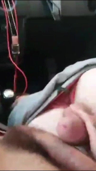 Two heteros making out in the car in downtown SP | Clip 2