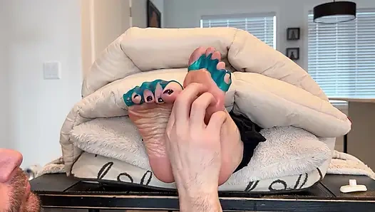 Ceo'nun müstehcen seksi ayakları eski çalışanı tarafından acımasızca gıdıklıyor (bölüm 2) ön izleme