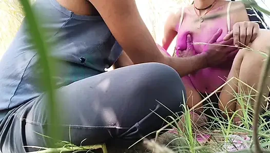 Bhabhi ne Devar ke sath Holi manae Khet per aur bhabhi ki chut mein rang Lagaya aur bhabhi ki bubs mein bhi Rang Lagaya