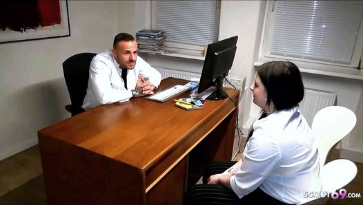 Немецкая фигуристая беременная тинка - неверный трах с доктором на гинекологическом осмотре