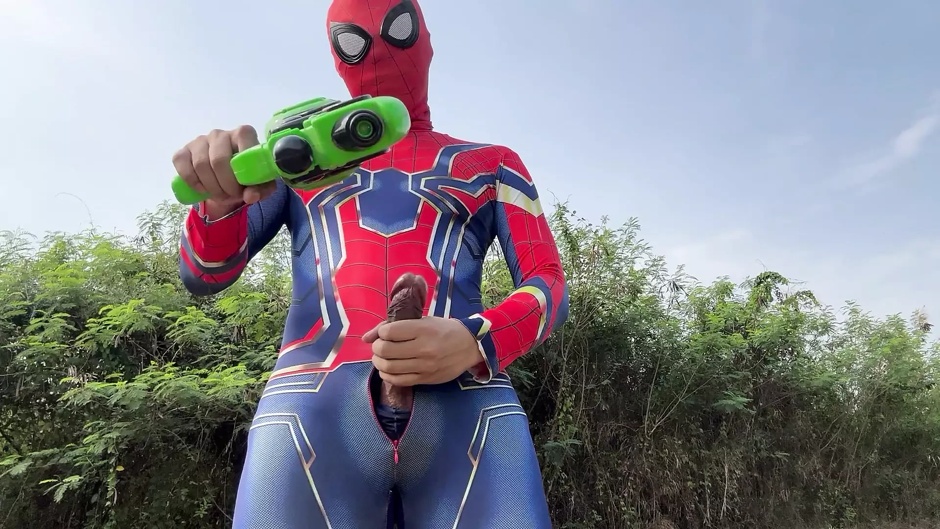 Spiderman asiatico in Songkran Festival 2024