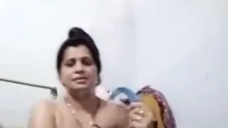 Mallu Wife Jalaja bathing