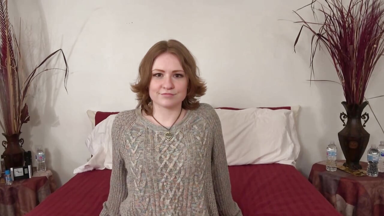 Απελπισμένοι ερασιτέχνες ρίχνουν καυτές Milf με μεγάλα βυζιά και μεγάλο κώλο και χτυπούν δυνατά τα στενά μουνιά τους από μεγάλο λευκό πούτσο
