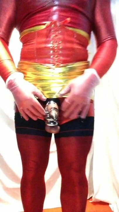 SISSY BITCH IN RED AND GOLD SEX FUCKING SHOW 2