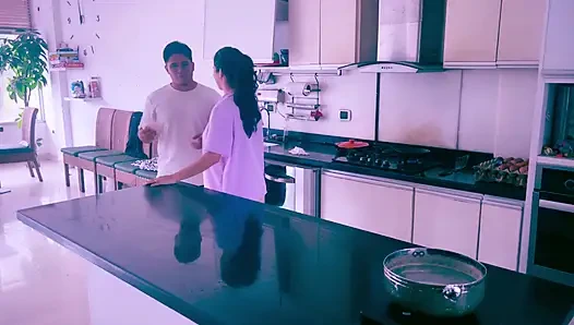 – Arkadaşım karıma yardım ediyor çünkü boğuluyor.