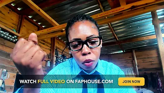 Rol yapma öğretmeni azgın öğrenciyi gözaltında cezalandırıyor...