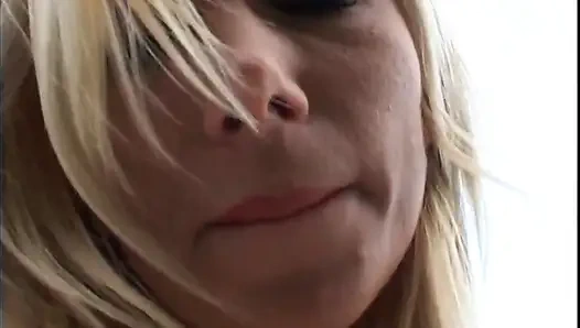 Büyük memeli ve amında dildolu iki güzel lezbiyen için orgazm