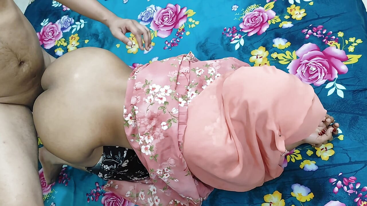 Video de sexo romántico de Bhabhi y Devar al estilo perrito.