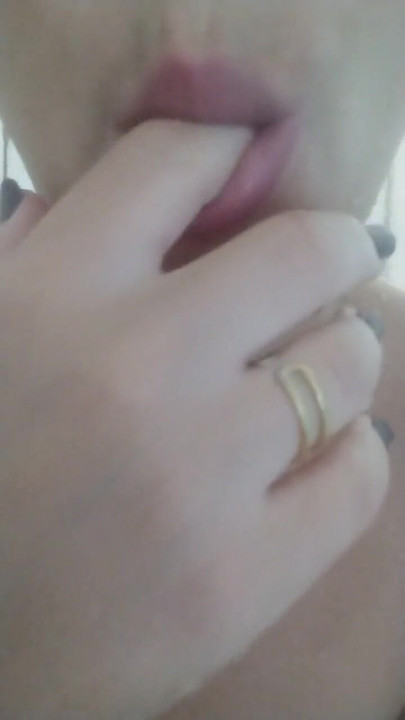 Staife di kamar mandi dan bermain dengan payudaranya | Klip 1