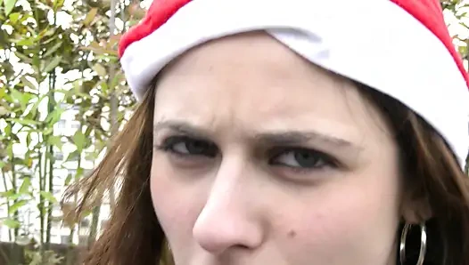 Bahçede Noel çılgınlığı, amcıklar gerçek yaraklar