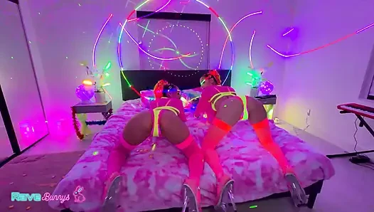 Sasha tatcha dan madison steele lagi asik seks threesome sama neon