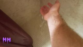 Il figliastro deve masturbarsi sotto la doccia (anteprima)