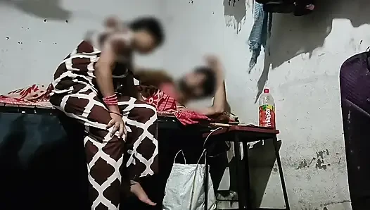Kocasının odada olmasına rağmen, sonunda kayınbiraderi her ikisine de odada gösterilecektir.