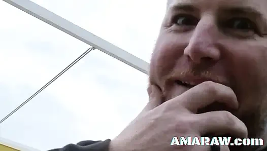 Cindy Sun açık havada fışkırtıyor ve sonra anal sikiliyor sert sikiş