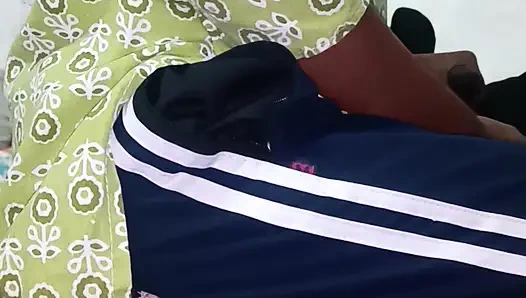 Herkes meşgulken öğretmenim beni sert sikiyor