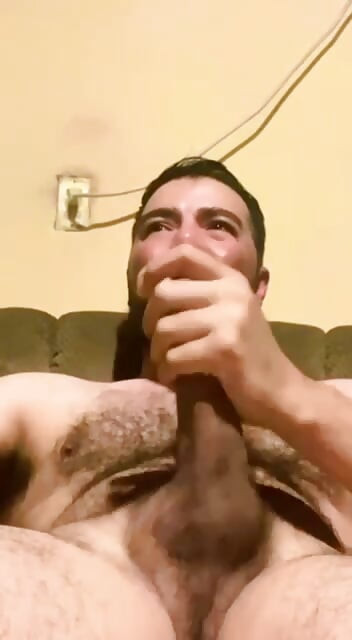 ساخن جداً لدرجة أن المني يخرج بمجرد لمسي